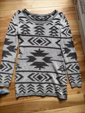 Charlotte Russe Gray and Dark Gray Aztec Scoop Neck Sweater